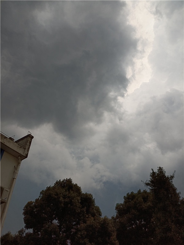 基地驟雨